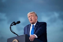 Tổng thống Mỹ Donald Trump phát biểu trong cuộc vận động tranh cử tại Jacksonville, bang Florida ngày 24/9/2020. (Ảnh: AFP/TTXVN)