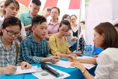 Ngành dịch vụ có nhu cầu tuyển dụng lớn nhất vào dịp cuối năm. (Ảnh minh họa: Thế Duyệt/TTXVN)