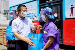 Trong Tháng Công nhân, tổ chức công đoàn sẽ tổ chức hoạt động kết nối, giới thiệu việc làm và chăm lo đời sống vật chất, tinh thần cho người lao động. (Ảnh minh hoạ: TTXVN)
