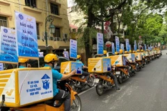 Trên khắp cả nước, gần 700 đội truyền thông lưu động bằng phương tiện ô tô, xe máy ra quân tuyên truyền về bảo hiểm xã hội, bảo hiểm y tế. (Ảnh: PV/Vietnam+)