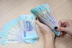 Bộ Nội vụ sẽ tập trung hoàn thiện chế độ, chính sách về tiền lương, phụ cấp đối với cán bộ, công chức ở phường, xã, đặc khu khi thực hiện sắp xếp đơn vị hành chính. (Ảnh: PV/Vietnam+)