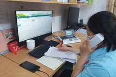 Cán bộ Tổng đài quốc gia bảo vệ trẻ em 111 tiếp nhận các cuộc gọi đến. (Ảnh: PV/Vietnam+)