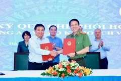 Lễ ký kết Quy chế phối hợp giữa Bộ Công an và Bộ Kế hoạch và Đầu tư, chiều ngày 14/10. (Ảnh: Vietnam+)