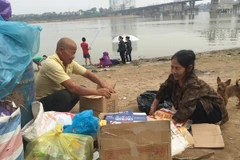 Bà Thủy chỉ mong năm mới hai vợ chồng ông bà mạnh khỏe. (Ảnh: Hồng Kiều/Vietnam+)