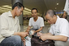 Lao động Việt Nam đi làm việc ở nước ngoài trở về. (Ảnh minh hoạ: TTXVN)