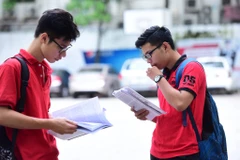 Thí sinh chuẩn bị thi môn Ngữ Văn. (Ảnh: Minh Sơn/TTXVN)