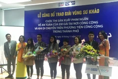 Các tác giả của các kịch bản được lựa chọn vào vòng chung kết. (Ảnh: PV/Vietnam+)