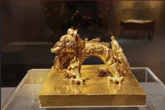 Ấn vàng "Mệnh đức chi bảo", niên đại Vua Gia Long (1802-1819). (Ảnh: Minh Thu/Vietnam+)