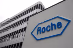 Biểu tượng hãng dược phẩm Roche tại trụ sở ở Basel, Thụy Sĩ. (Ảnh: AFP/TTXVN) 