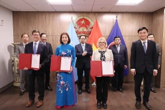 Thủ tướng Phạm Minh Chính chứng kiến trao thỏa thuận hợp tác giữa doanh nghiệp Việt Nam và Hoa Kỳ. (Ảnh: Dương Giang/TTXVN) 