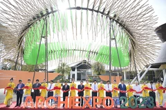 Các đại biểu cắt băng khai mạc triển lãm EXPO Kiến trúc 2023. (Nguồn: Báo Kiên Giang)