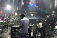 Boom Boo Club thời điểm cơ quan công an tổ chức kiểm tra. (Ảnh: TTXVN phát)