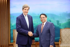 Thủ tướng Phạm Minh Chính tiếp Đặc phái viên của Tổng thống Hoa Kỳ về Khí hậu John Kerry. (Ảnh: Dương Giang/TTXVN)