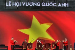 Màn biểu diễn của Ban nhạc Quân đội Anh tại Lễ Khai mạc. (Ảnh: Tuấn Đức/TTXVN)