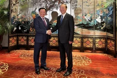 Bí thư Thành ủy Hà Nội Đinh Tiến Dũng hội kiến ông Hoàng Khôn Minh, Ủy viên Bộ Chính trị Đảng Cộng sản Trung Quốc, Bí thư Tỉnh ủy Quảng Đông. (Ảnh: Mạnh Cường/TTXVN)