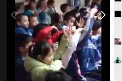 Xôn xao clip học sinh tiểu học “đồng ca” bài hát người lớn 