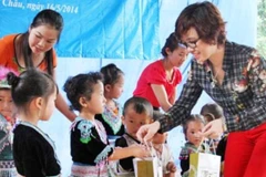 Chăm lo Tết cho giáo viên, học sinh nghèo, vùng biên giới, hải đảo