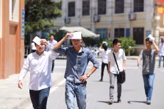 Hơn một triệu thí sinh trên cả nước đã kết thúc bài thi môn Toán, môn đầu tiên của kỳ thi trung học phổ thông quốc gia 2015. (Ảnh: Minh Sơn/Vietnam+) 
