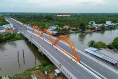 Cầu Tây Đô bắc qua sông Cần Thơ có vốn đầu tư hơn 225 tỷ đồng. (Ảnh: Thanh Liêm/TTXVN)