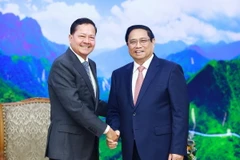 Thủ tướng Phạm Minh Chính tiếp Phó Thủ tướng Campuchia Neth Savoeun. (Ảnh: Dương Giang/TTXVN)