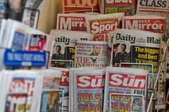 [Mega Story] Báo lá cải Anh: Phản chiếu xã hội hay kích động người đọc