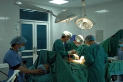 Tặng bằng khen cho cán bộ, bác sỹ cấp cứu vụ sập cầu treo