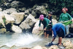 Bàn giao trạm cung cấp nước sạch tại thị trấn Đồng Văn