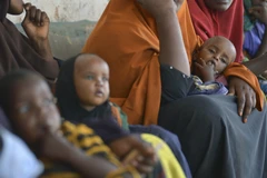 Trẻ em suy dinh dưỡng được điều trị tại Baidoa, Somalia. (Nguồn: AFP/TTXVN)