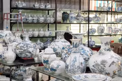 Sản phẩm gốm Bồ Bát, xã Yên Thành, huyện Yên Mô, tỉnh Ninh Bình. (Ảnh: Thùy Dung/TTXVN)
