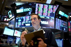 Giao dịch viên tại Sàn Giao dịch Chứng khoán New York, Mỹ. (Ảnh: AFP/TTXVN) 