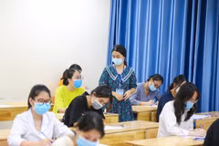 Thí sinh dự thi tốt nghiệp trung học phổ thông. (Ảnh: Minh Sơn/Vietnam+) 