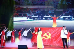 Các tiết mục văn nghệ đặc sắc chào mừng thành công Đại hội. (Ảnh: Minh Đức/TTXVN) 