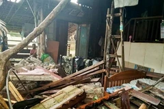 Ngôi nhà bị phá hủy sau trận động đất ở tỉnh Surigao del Sur, Philippines, ngày 3/12/2023. (Ảnh: THX/TTXVN) 