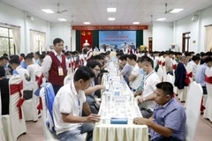 Các kỳ thủ thi đấu nội dung cờ tiêu chuẩn. (Ảnh: Đồng Thúy/TTXVN)