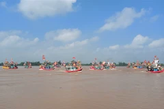 Diễn xướng Hội quân trên sông Lục Đầu. (Ảnh: TTXVN phát) 