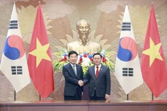 Chủ tịch Quốc hội Vương Đình Huệ và Chủ tịch Quốc hội Hàn Quốc Kim Jin-pyo. (Ảnh: Doãn Tấn/TTXVN) 