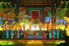 Tiết mục nghệ thuật biểu diễn tại Lễ kỷ niệm 1310 năm khởi nghĩa Hoan Châu và Khai hội Lễ hội Đền Vua Mai năm 2023. Ảnh: Tá Chuyên - TTXVN 