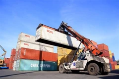 Hoạt động xuất nhập khẩu tại Thành phố Hồ Chí Minh sụt giảm đáng kể trong nửa đầu năm nay so với cùng kỳ năm ngoái. (Ảnh: Hồng Đạt/TTXVN) 