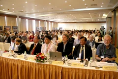 Khoảng 300 đại biểu, trong đó có khoảng 100 đại biểu quốc tế đến từ 20 quốc gia, tham gia tại Hội nghị Quốc tế lần thứ 8 về công nghệ nano và ứng dụng. (Ảnh: Nguyễn Thanh/TTXVN)