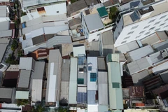 Nhiều ngôi nhà cao tầng ở thành phố Sa Đéc không có lối thoát hiểm. (Ảnh: Nhựt An/ TTXVN) 