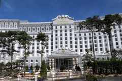 Khách sạn Merperle Dalat Hotel lớn nhất thành phố Đà Lạt và tỉnh Lâm Đồng bị xử phạt vì xây trái phép. (Ảnh: Quốc Hùng/TTXVN) 
