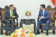 Phó Thủ tướng Trần Hồng Hà tiếp Đại sứ Australia tại Việt Nam Andrew Goledzinowski. (Ảnh: Minh Đức/TTXVN)