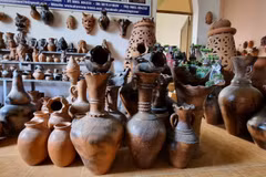 Sản phẩm gốm của Hợp tác xã gốm Chăm Bàu Trúc (thị trấn Phước Dân, huyện Ninh Phước, tỉnh Ninh Thuận). (Ảnh: Nguyễn Thành/TTXVN)