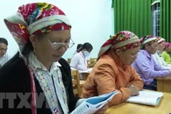 Học viên tại lớp học xóa mù chữ. (Nguồn: TTXVN phát) 