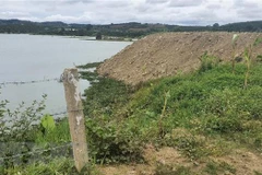 Khu vực hồ thủy lợi Próh ở Lâm Đồng bị tác động san lấp, lấn chiếm. (Ảnh: Quốc Hùng/TTXVN)