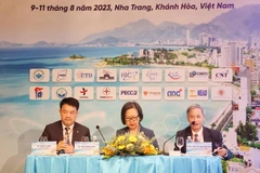 Ban điều hành tại phiên toàn thể Hội nghị Khoa học và Công nghệ hạt nhân toàn quốc lần thứ 15. (Ảnh: Tiên Minh/TTXVN)