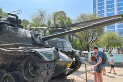 Bảo tàng Chứng tích chiến tranh (Thành phố Hồ Chí Minh), nơi lưu trữ và trưng bày 20.000 tài liệu, hiện vật quý về chiến tranh Việt Nam, cũng là một trong những điểm đến thu hút khách tham quan. (Ảnh: Thu Hương/TTXVN) 