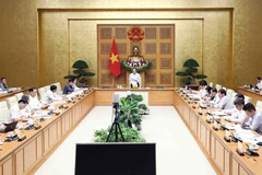 Phó Thủ tướng Lê Minh Khái chủ trì cuộc họp tìm phương án xử lý Công ty Công nghiệp Tàu thủy Dung Quất. (Ảnh: Phạm Kiên/TTXVN) 