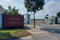 Cụm Công nghiệp Chế biến Hải sản Bình Châu nhiều năm nay vẫn bỏ không, chưa thể đưa vào hoạt động do nhiều vướng mắc về thủ tục. (Ảnh: Hoàng Nhị/TTXVN)