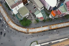 Đến nay công tác hợp long dầm cầu vượt nút giao thông Phạm Ngọc Thạch đã hoàn thành. (Ảnh: Huy Hùng/TTXVN) 